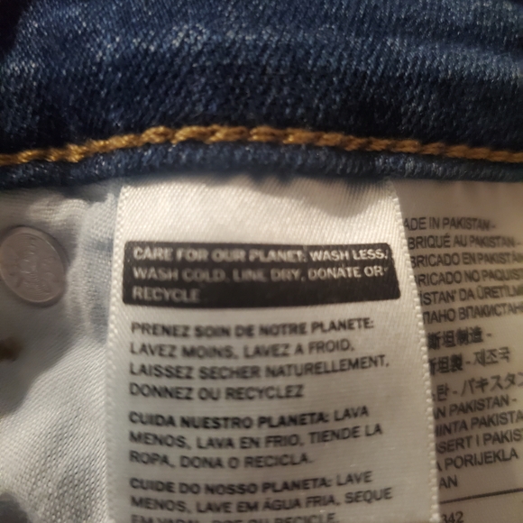 Levis - Picture 2 of 7